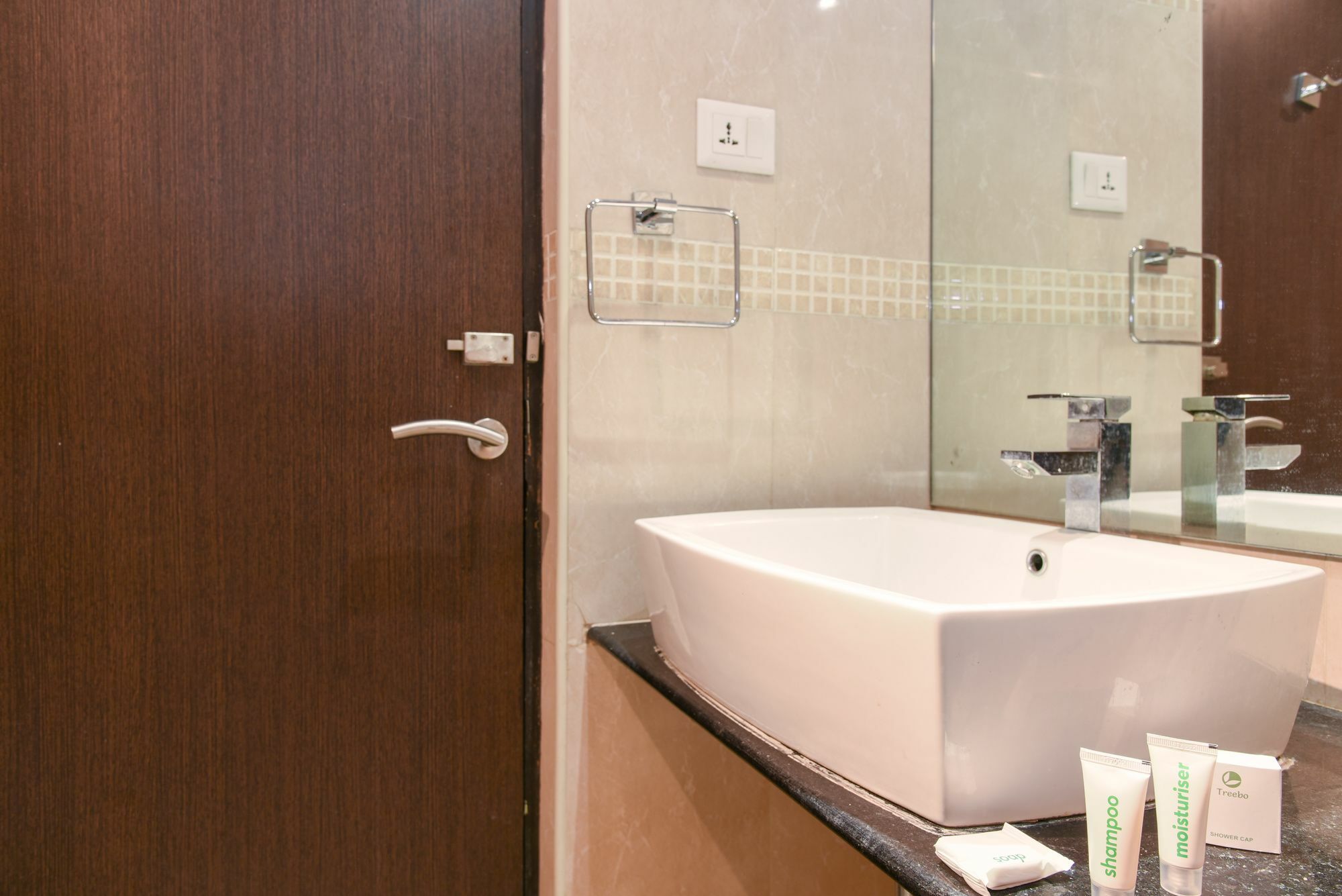 Treebo Trend Wood Bridge Hotel Hyderabad Exterior photo