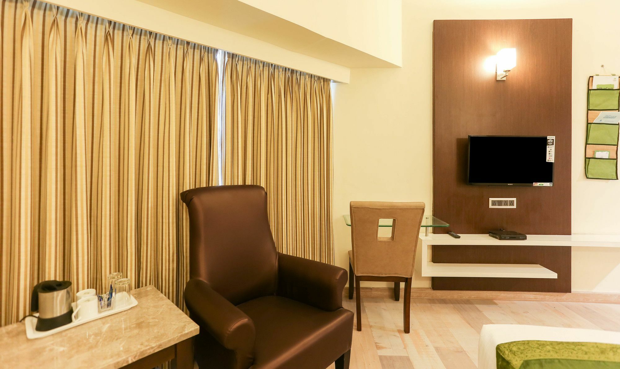 Treebo Trend Wood Bridge Hotel Hyderabad Exterior photo
