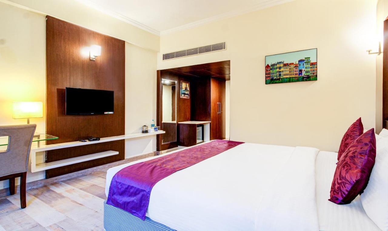 Treebo Trend Wood Bridge Hotel Hyderabad Exterior photo